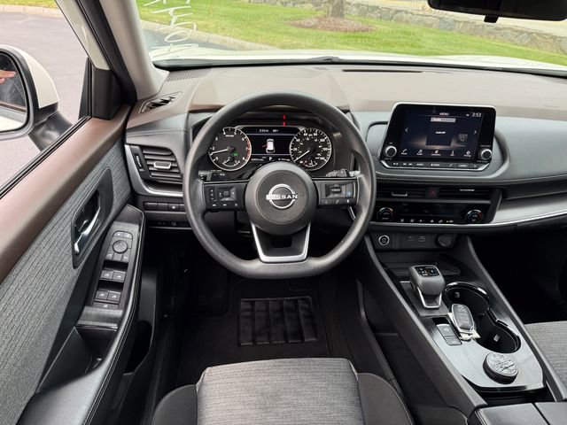 Used 2023 Nissan Rogue SV image 6