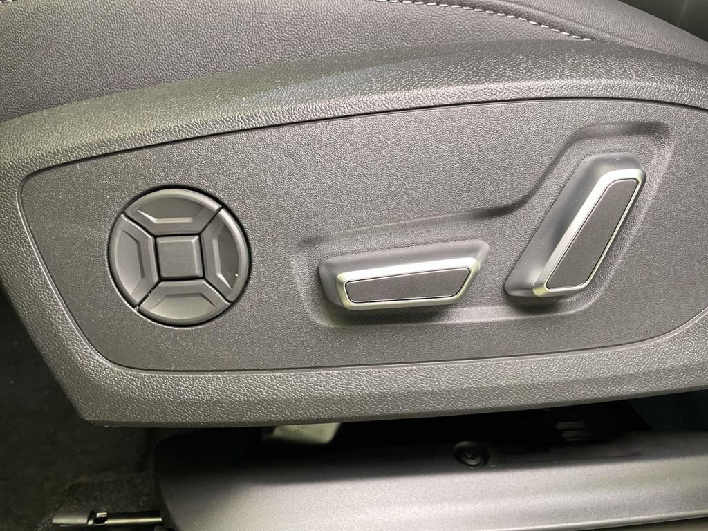 New 2026 Audi Q3 quattro 2.0T AWD/4WD image 17