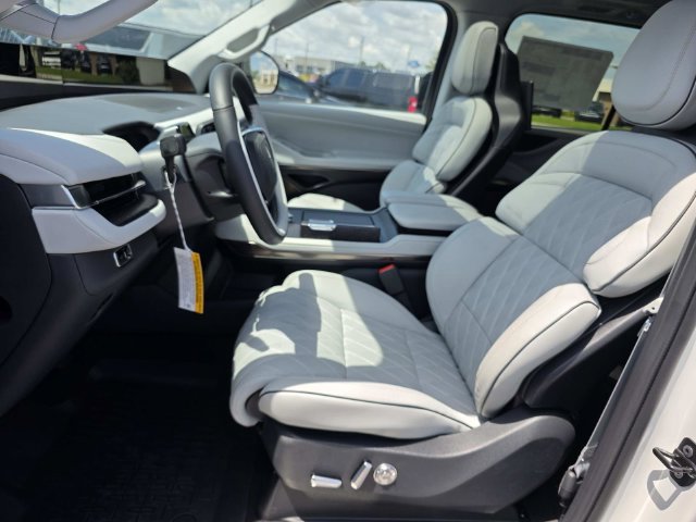New 2027 Lincoln Navigator L Black Label w/ Black Label Special Edition AWD/4WD image 9