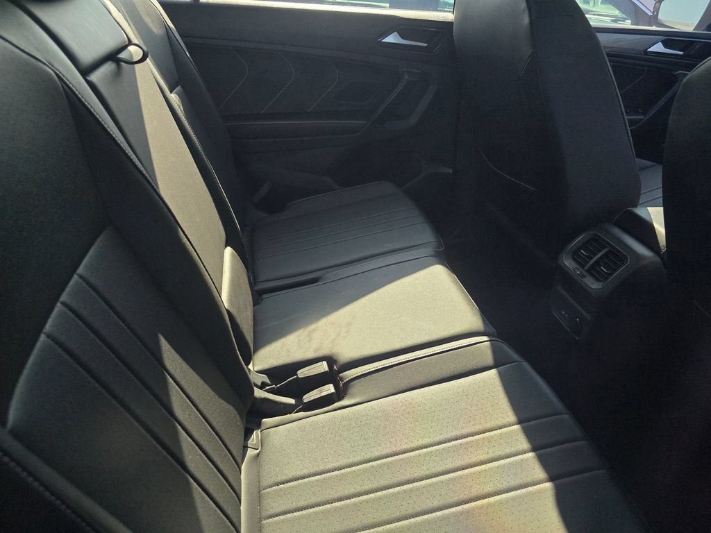 Used 2023 Volkswagen Tiguan SE FWD image 11