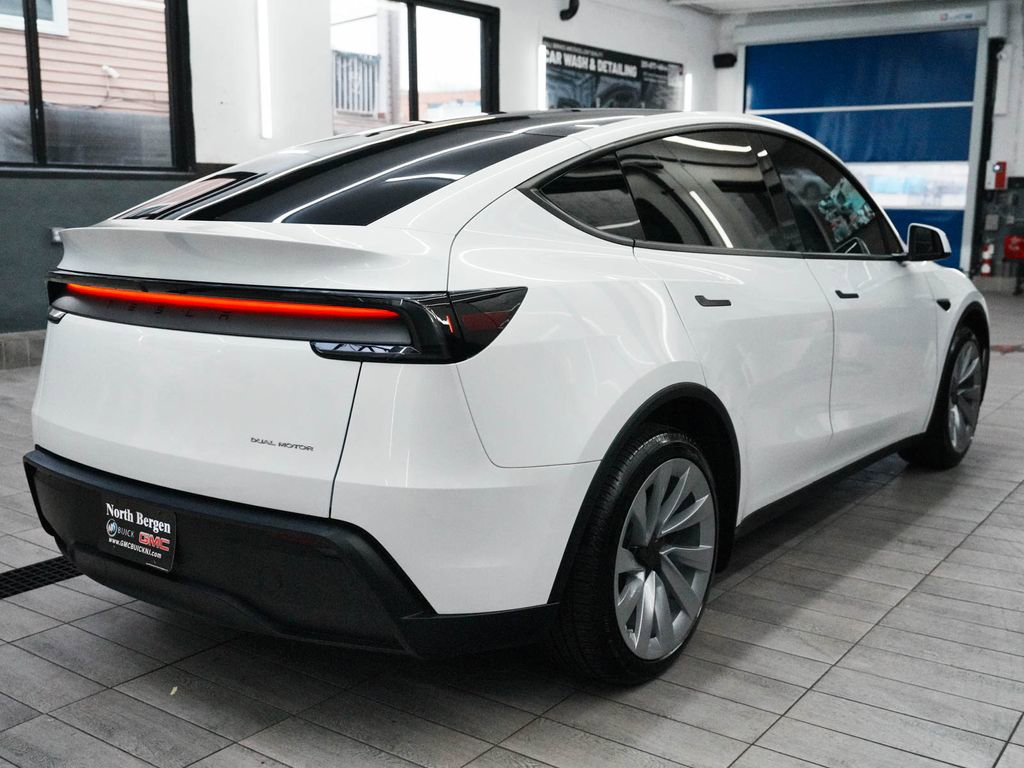 Used 2026 Tesla Model Y Long Range image 8