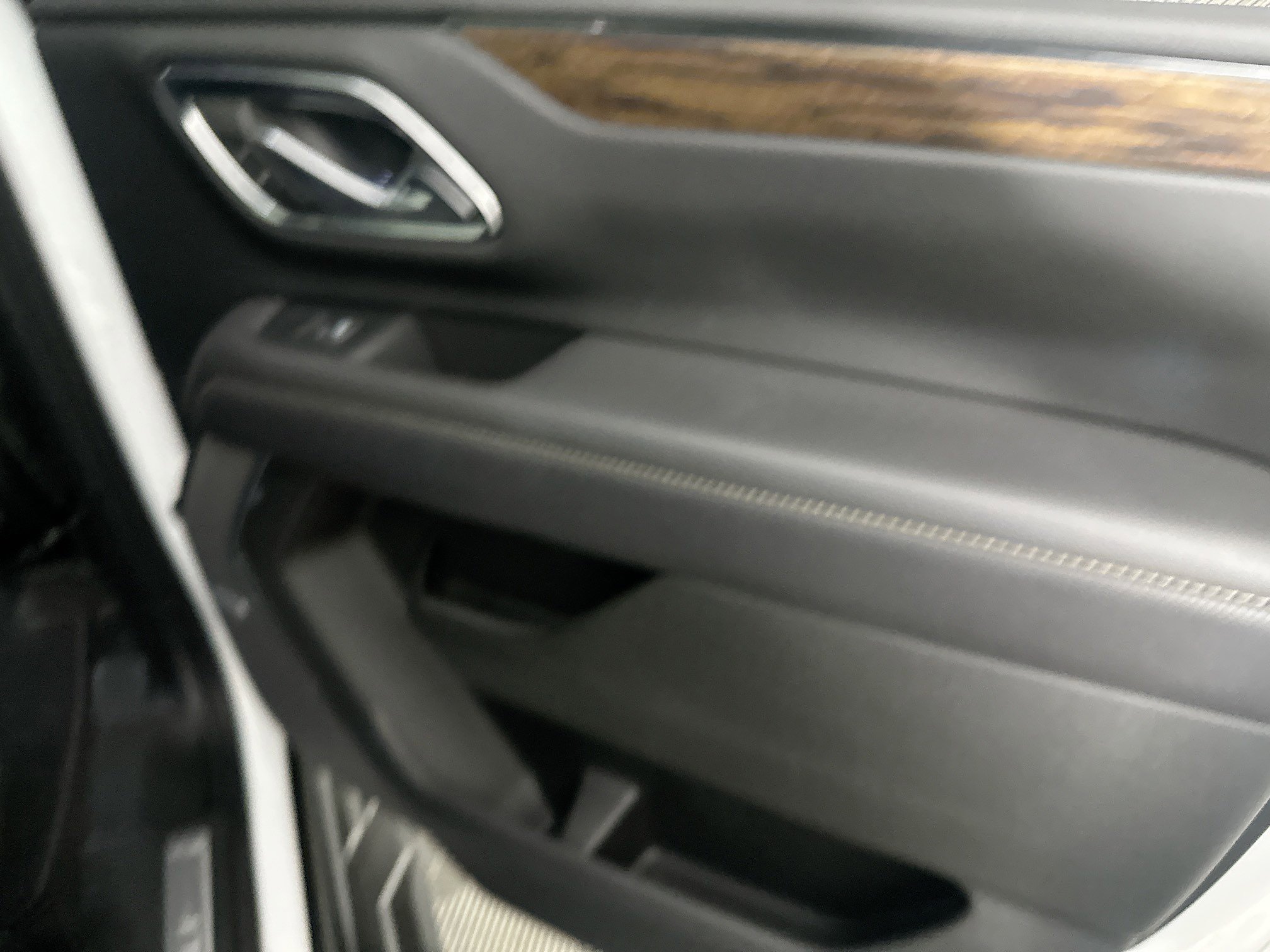 Used 2023 Chevrolet Suburban Premier image 31