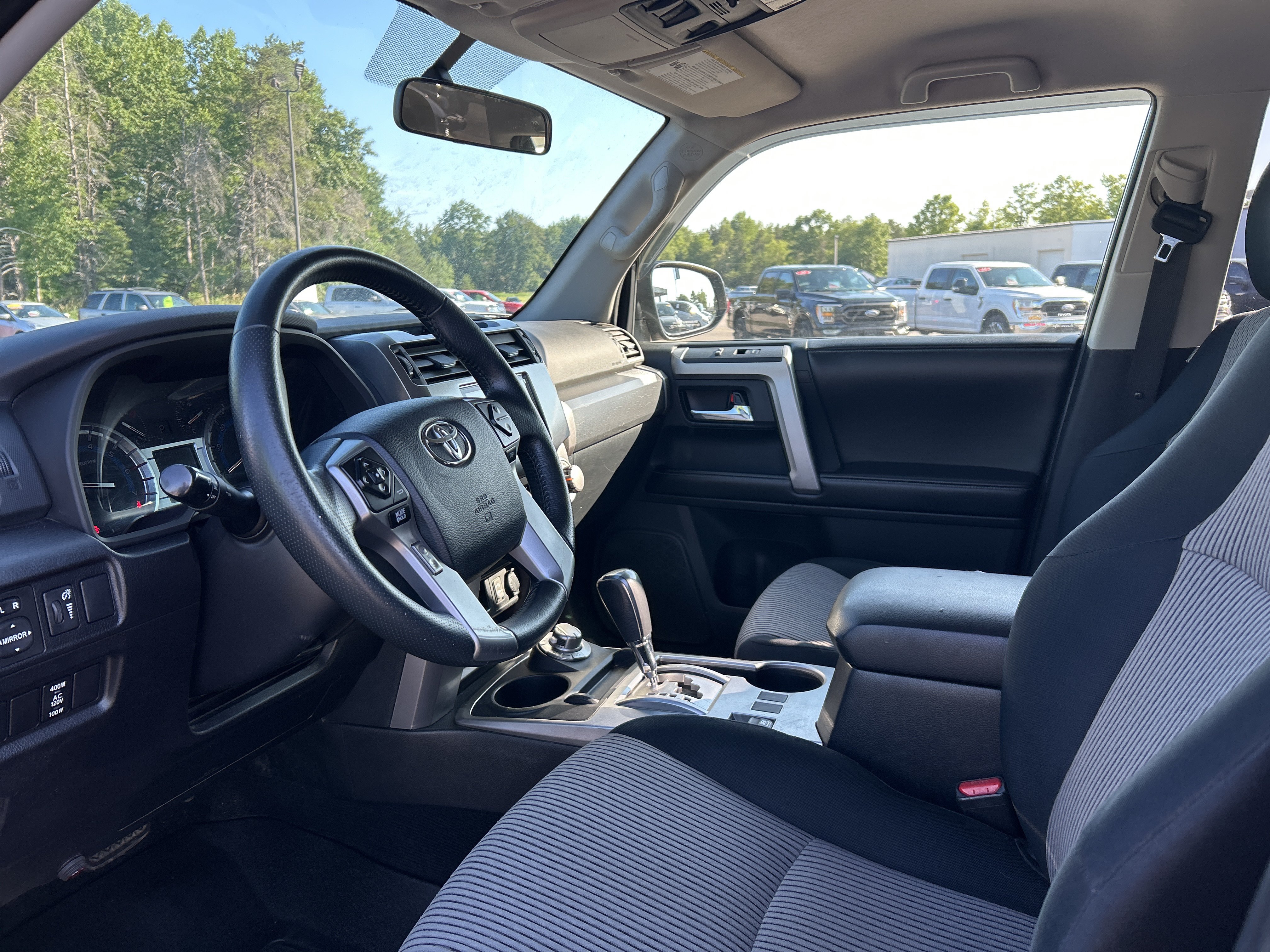 Used 2015 Toyota 4Runner SR5 AWD/4WD image 11