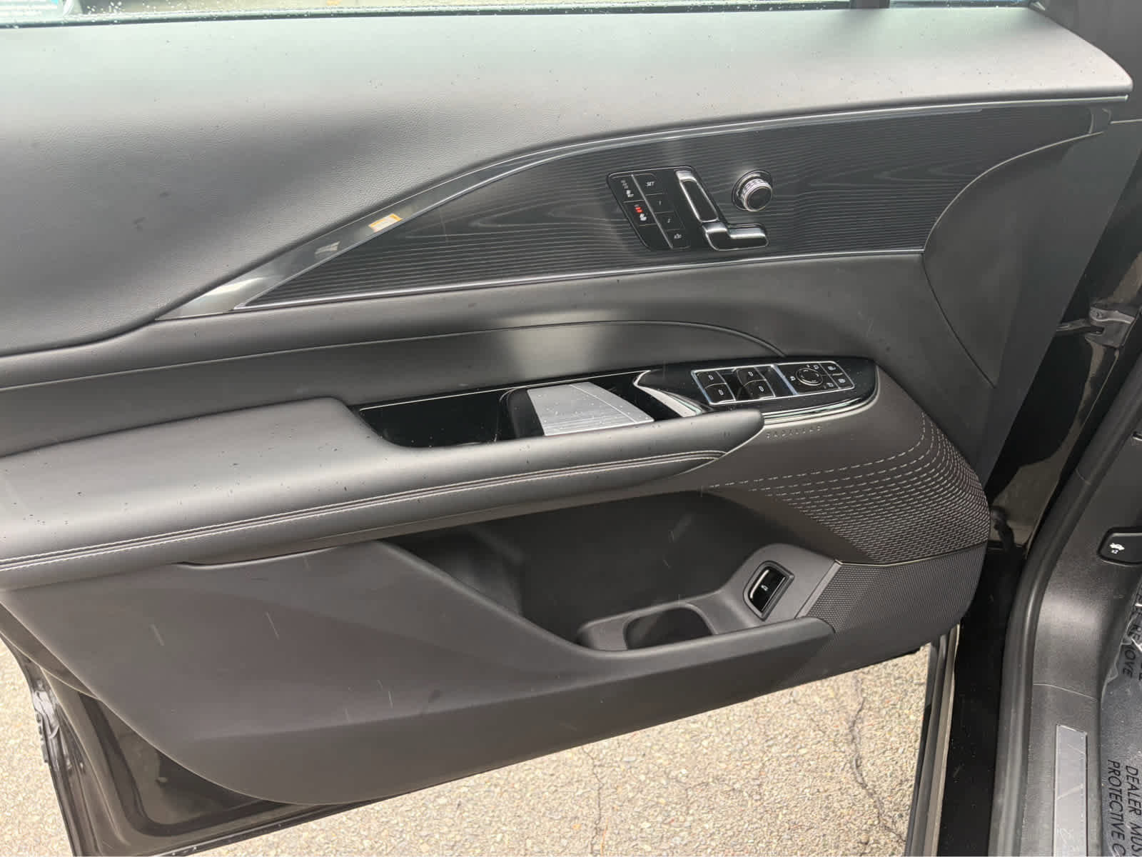 Used 2023 Cadillac Lyriq AWD image 7