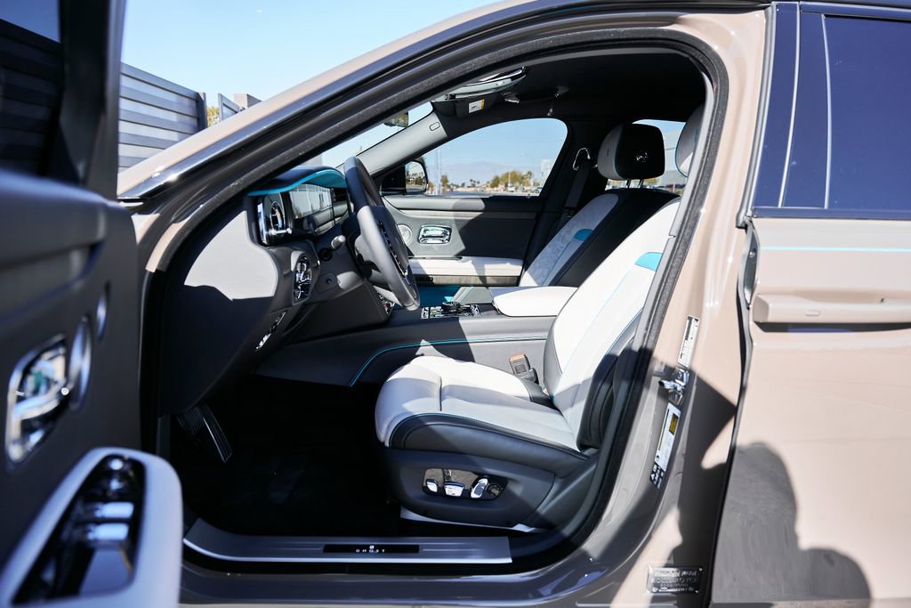 Used 2025 Rolls-Royce Ghost AWD/4WD image 36