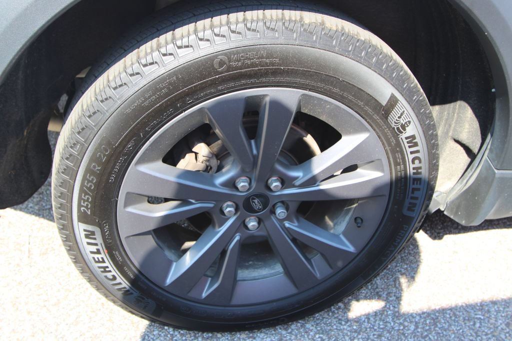 Used 2024 Ford Explorer XLT w/ Equipment Group 202A AWD/4WD image 10