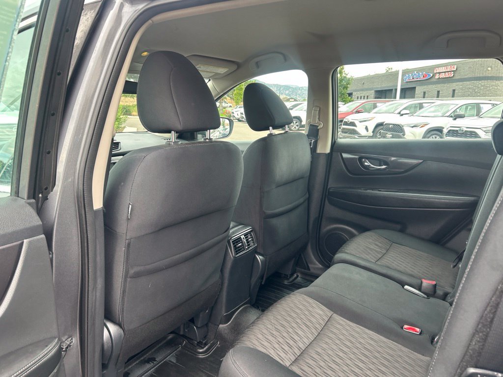 Used 2018 Nissan Rogue S AWD/4WD image 20