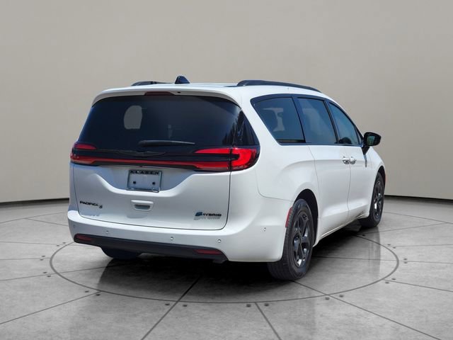 Certified 2024 Chrysler Pacifica Premium FWD image 12