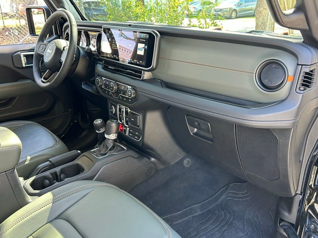 Used 2025 Jeep Gladiator Mojave image 41