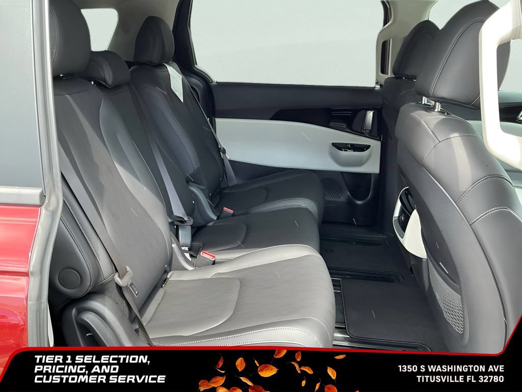 Used 2024 Kia Carnival EX FWD image 16