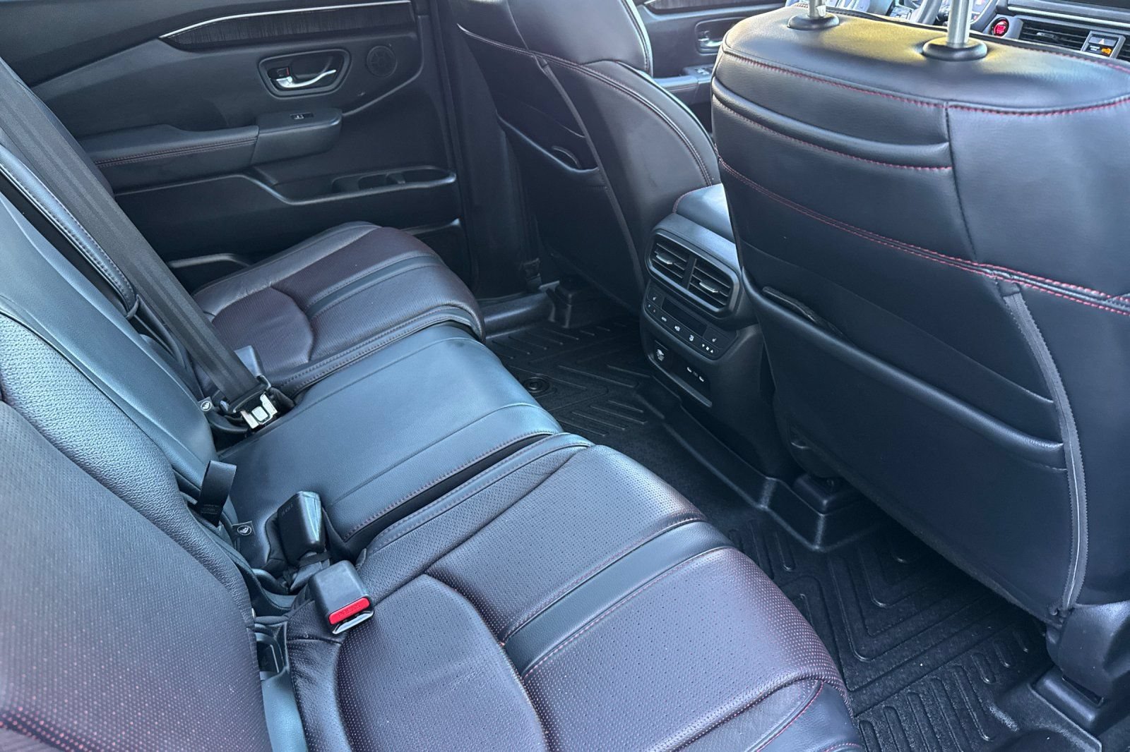 Used 2025 Honda Pilot Black Edition image 18