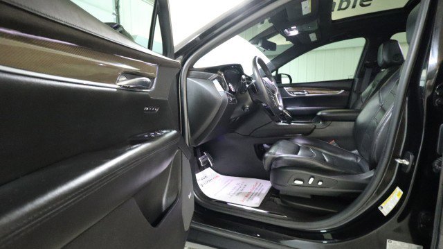 Used 2017 Cadillac XT5 Platinum w/ Driver Assist Package image 9