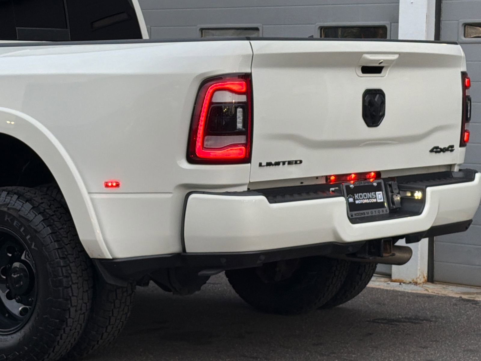 Used 2024 RAM 3500 Limited image 8