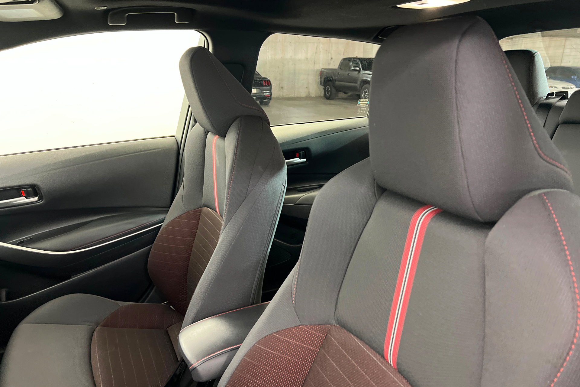 Used 2023 Toyota Corolla SE w/ SE Premium Package image 17