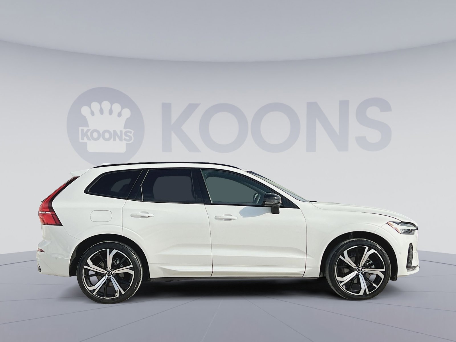 Certified 2023 Volvo XC60 B5 Ultimate w/ Protection Package Premier image 8