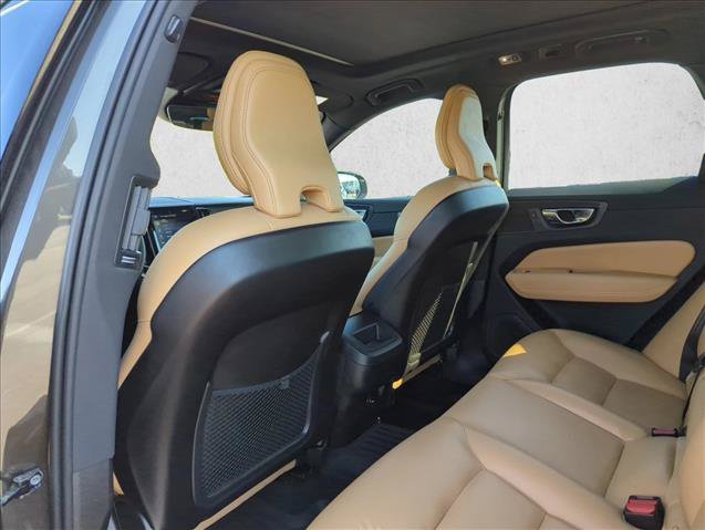 Used 2020 Volvo XC60 T5 Momentum w/ Protection Package AWD/4WD image 16
