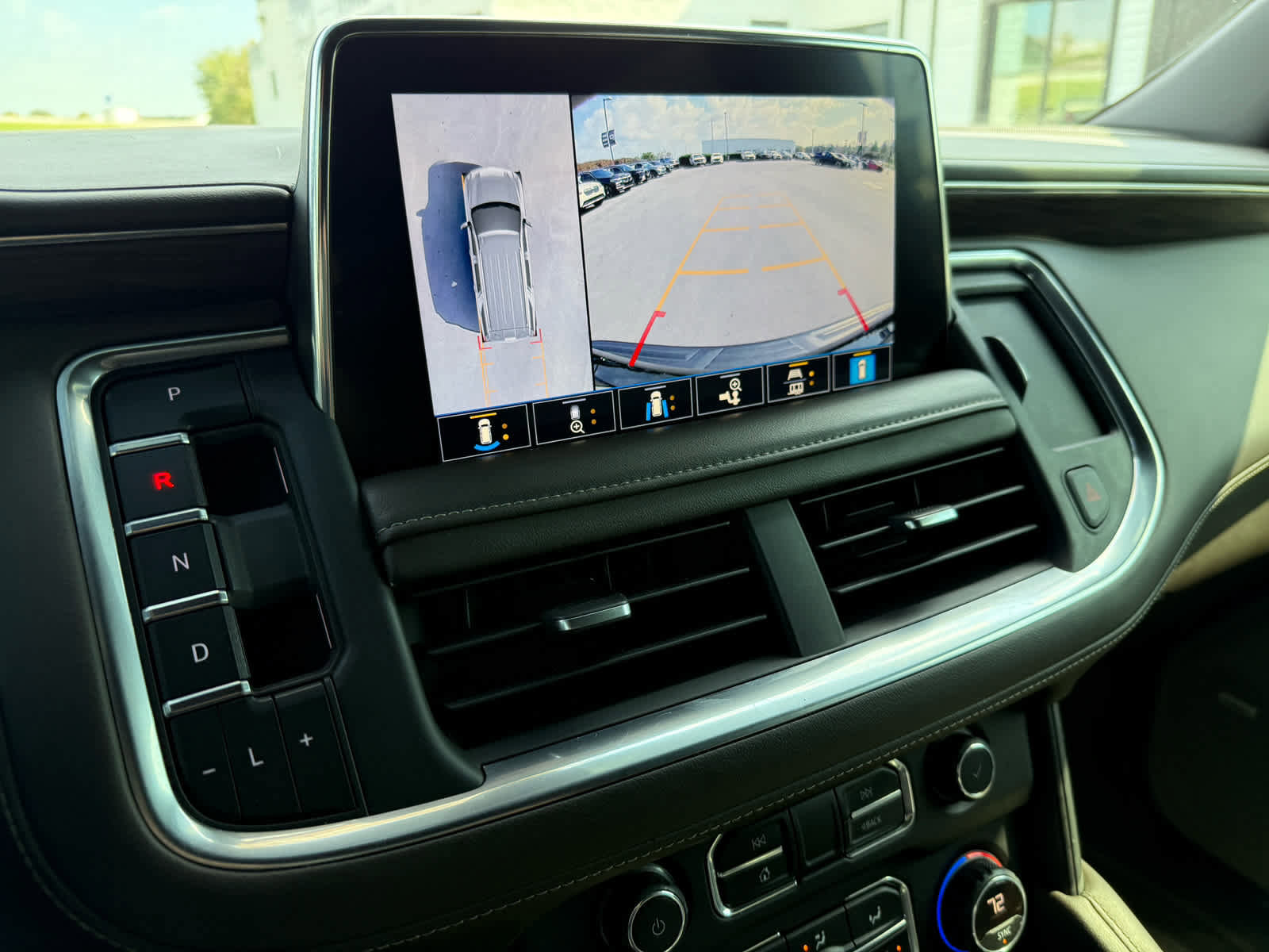 Used 2021 Chevrolet Tahoe Z71 w/ Z71 Signature Package image 16