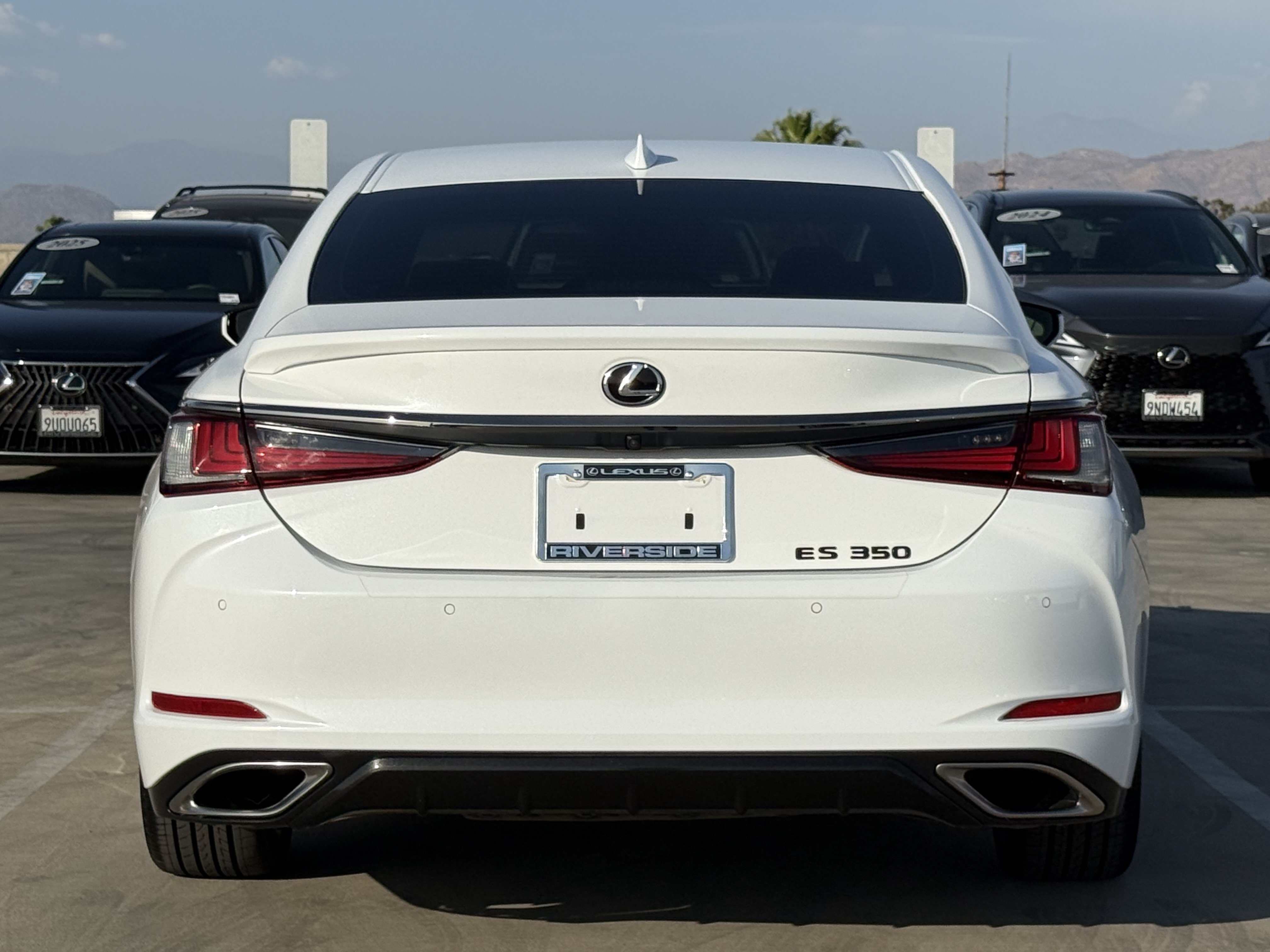 Certified 2022 Lexus ES 350 F Sport w/ Accessory Package 2 FWD image 11