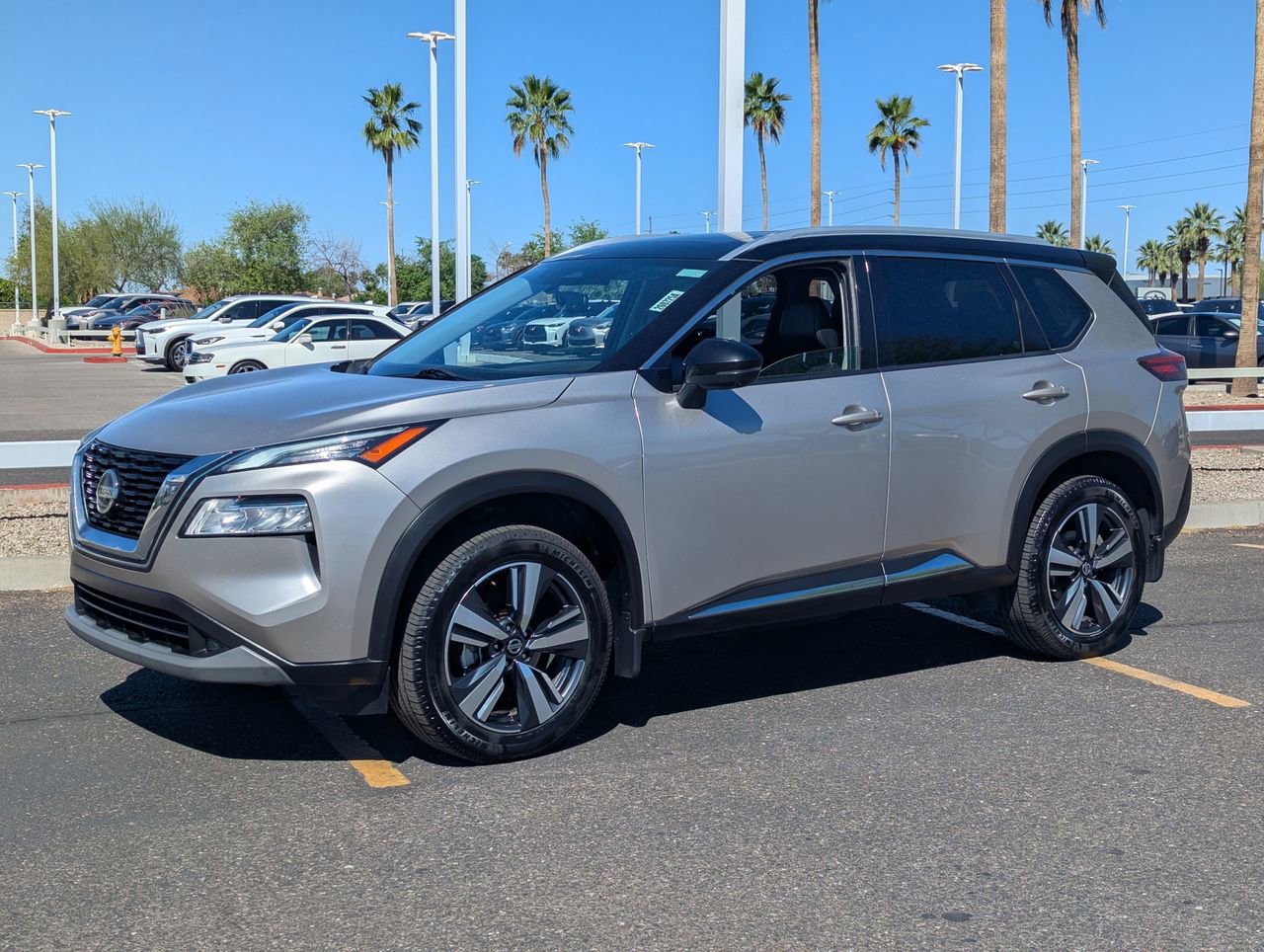 Used 2021 Nissan Rogue SL image 2