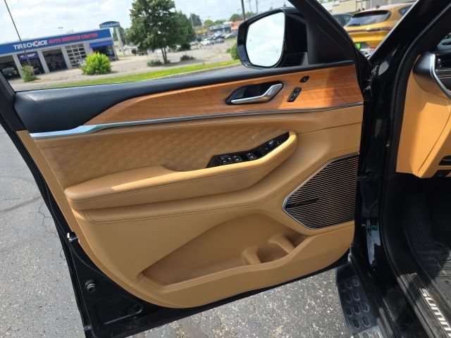 Used 2021 Jeep Grand Cherokee L Summit AWD/4WD image 12