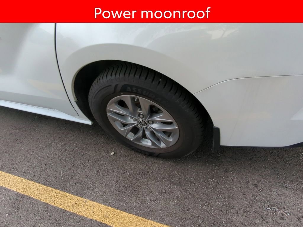 Used 2022 Toyota Sienna XLE AWD/4WD image 5