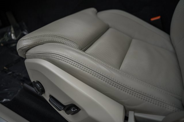 Used 2022 Volvo XC60 T8 Inscription w/ Advanced Package image 34