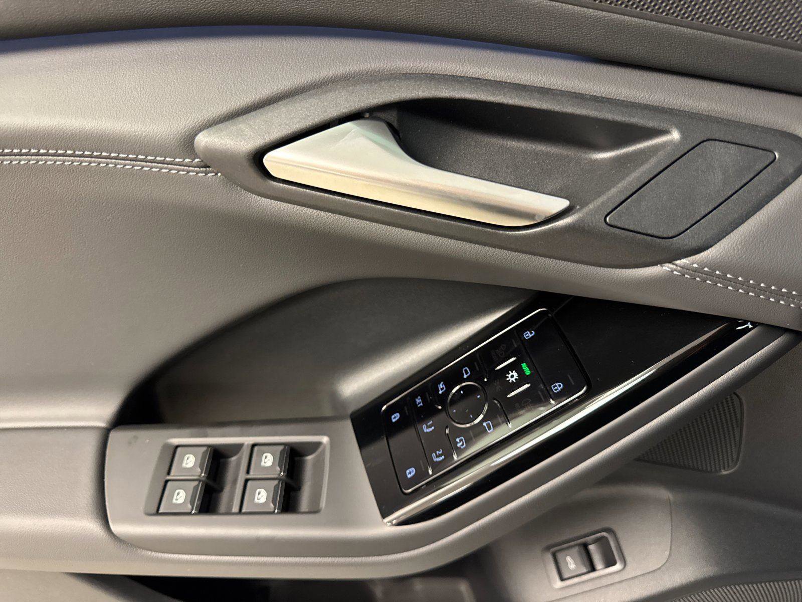 New 2027 Audi Q6 e-tron Premium image 10