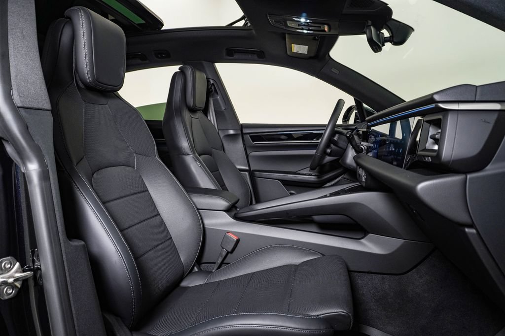 Used 2025 Porsche Macan 4 Electric AWD/4WD image 15