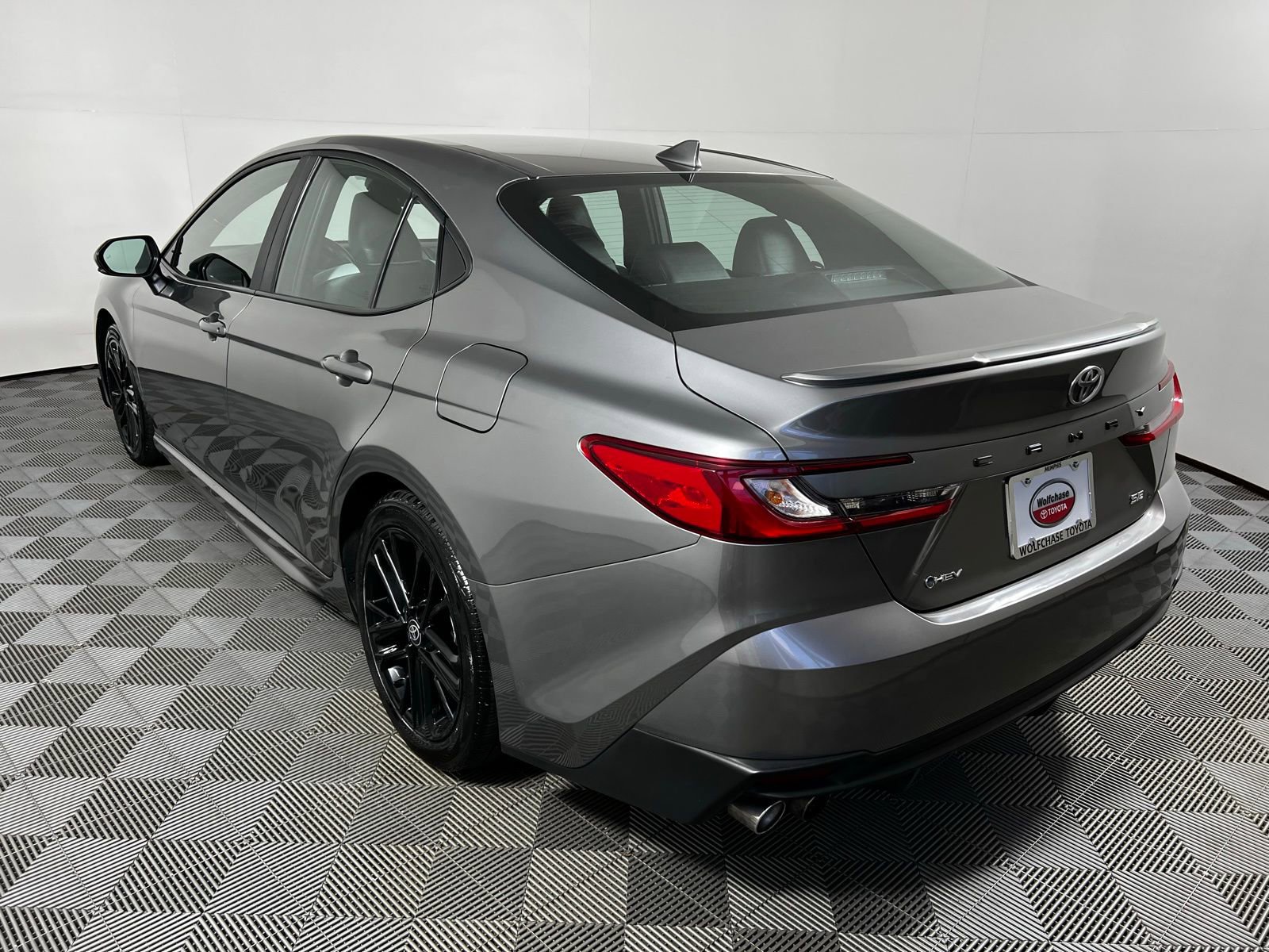 Used 2025 Toyota Camry SE image 7