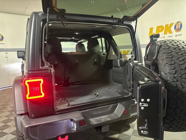 Used 2024 Jeep Wrangler Unlimited Rubicon w/ Convenience Group AWD/4WD image 17