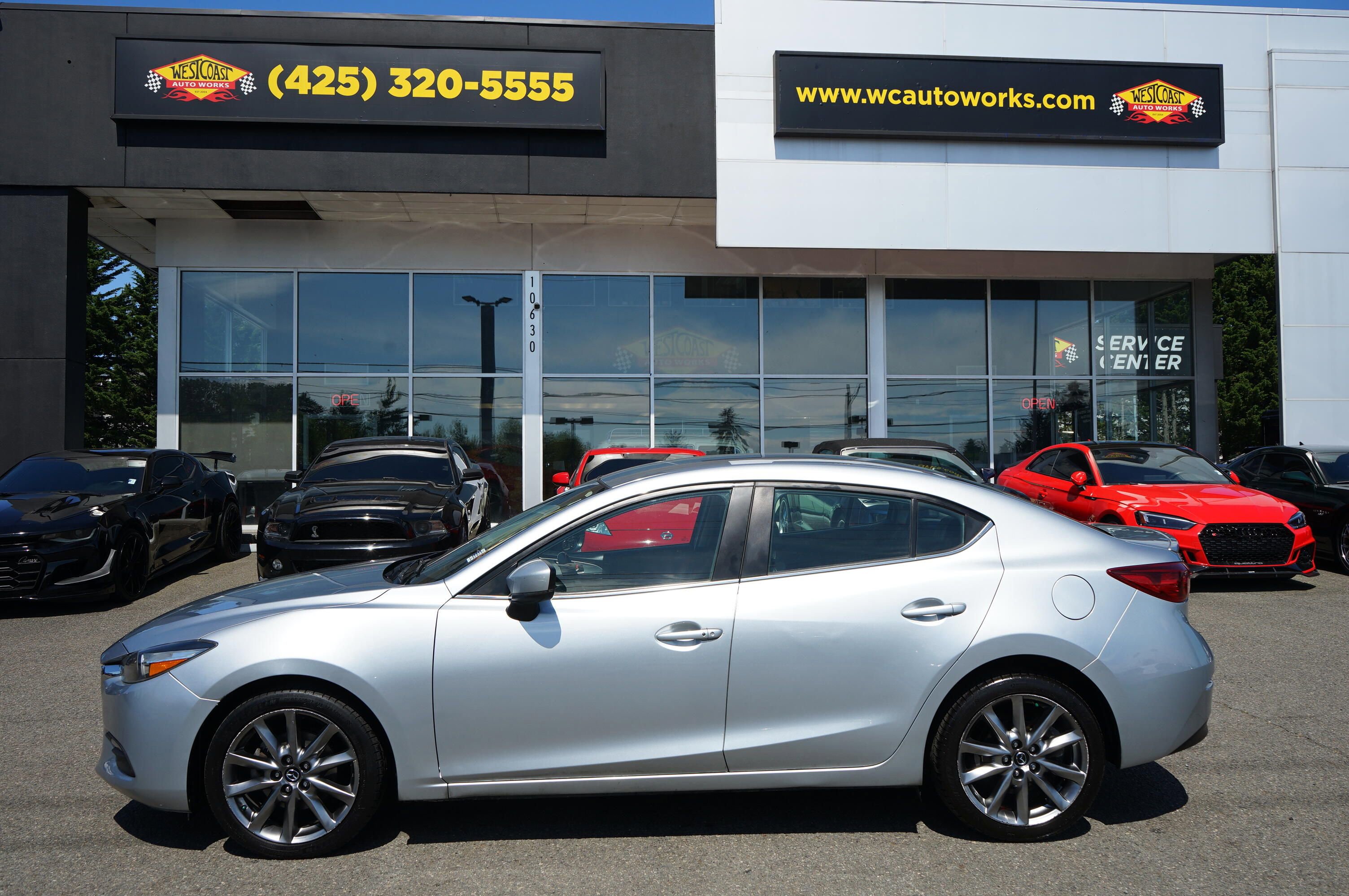Used 2018 MAZDA MAZDA3 Touring FWD image 2