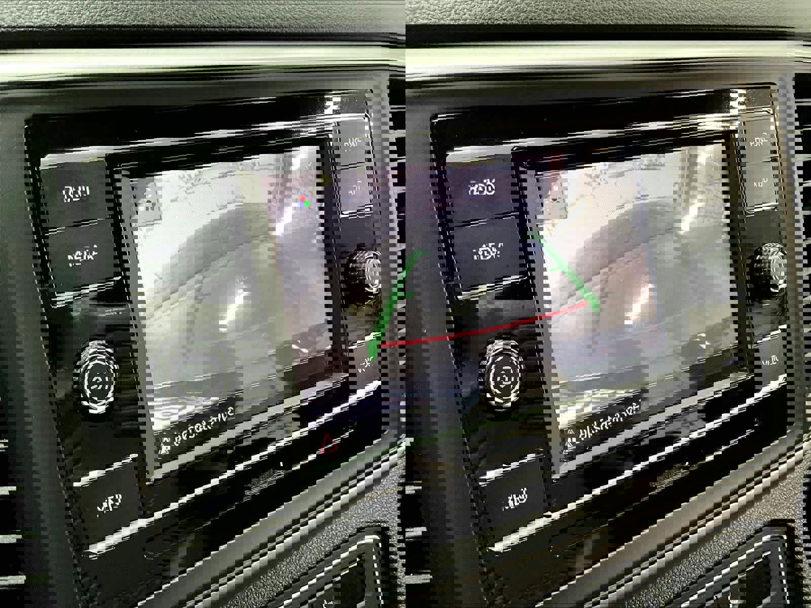 Used 2023 Volkswagen Atlas SE image 24