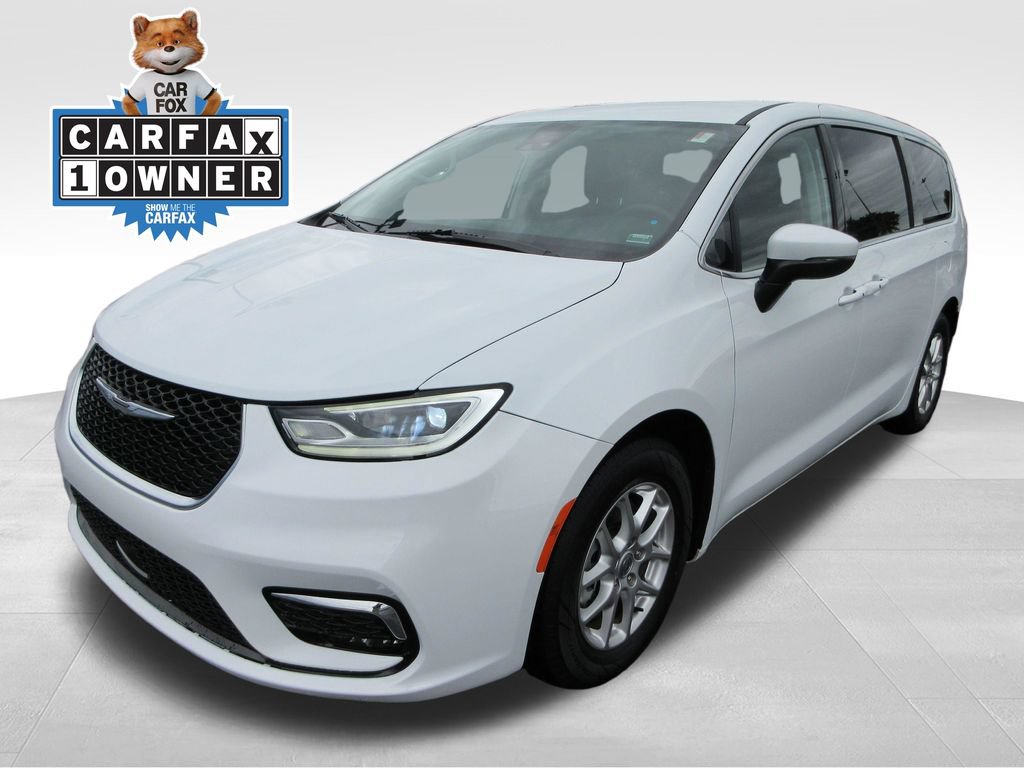 Used 2023 Chrysler Pacifica Touring-L FWD image 1