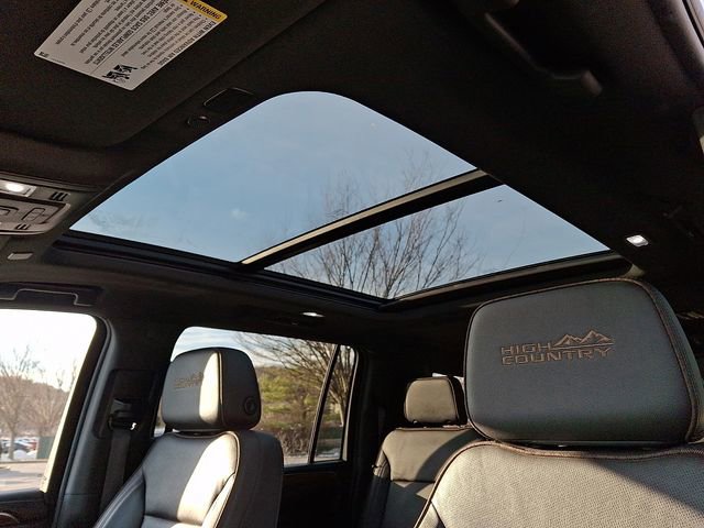 Used 2023 Chevrolet Suburban High Country image 15