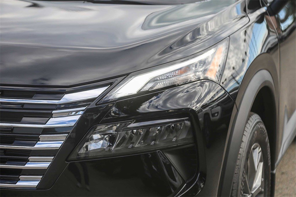 New 2026 Nissan Rogue S image 4