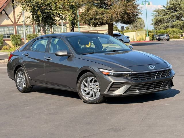 Used 2024 Hyundai Elantra SEL FWD image 2