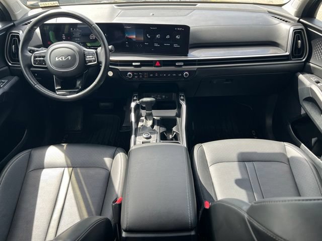 Used 2025 Kia Sorento EX AWD/4WD image 10