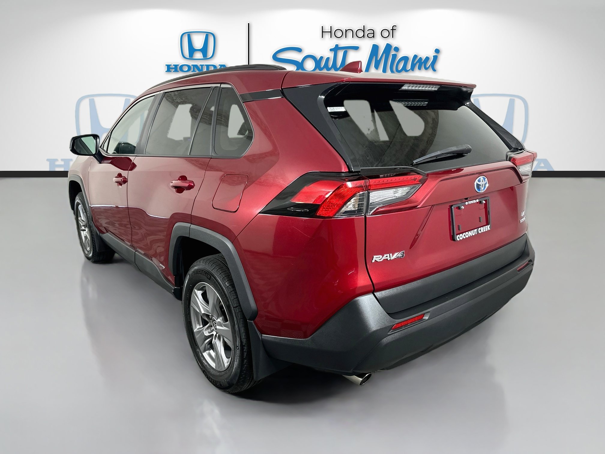 Used 2024 Toyota RAV4 LE AWD/4WD image 5