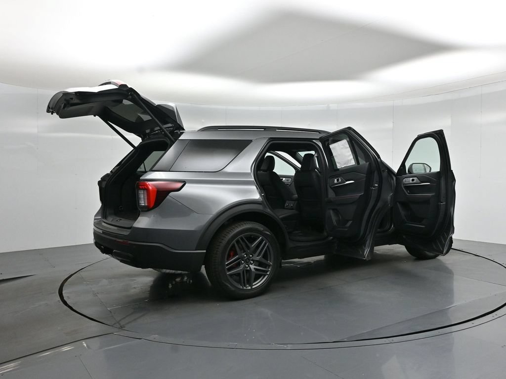 New 2026 Ford Explorer ST-Line w/ ST-Line Street Pack RWD image 5