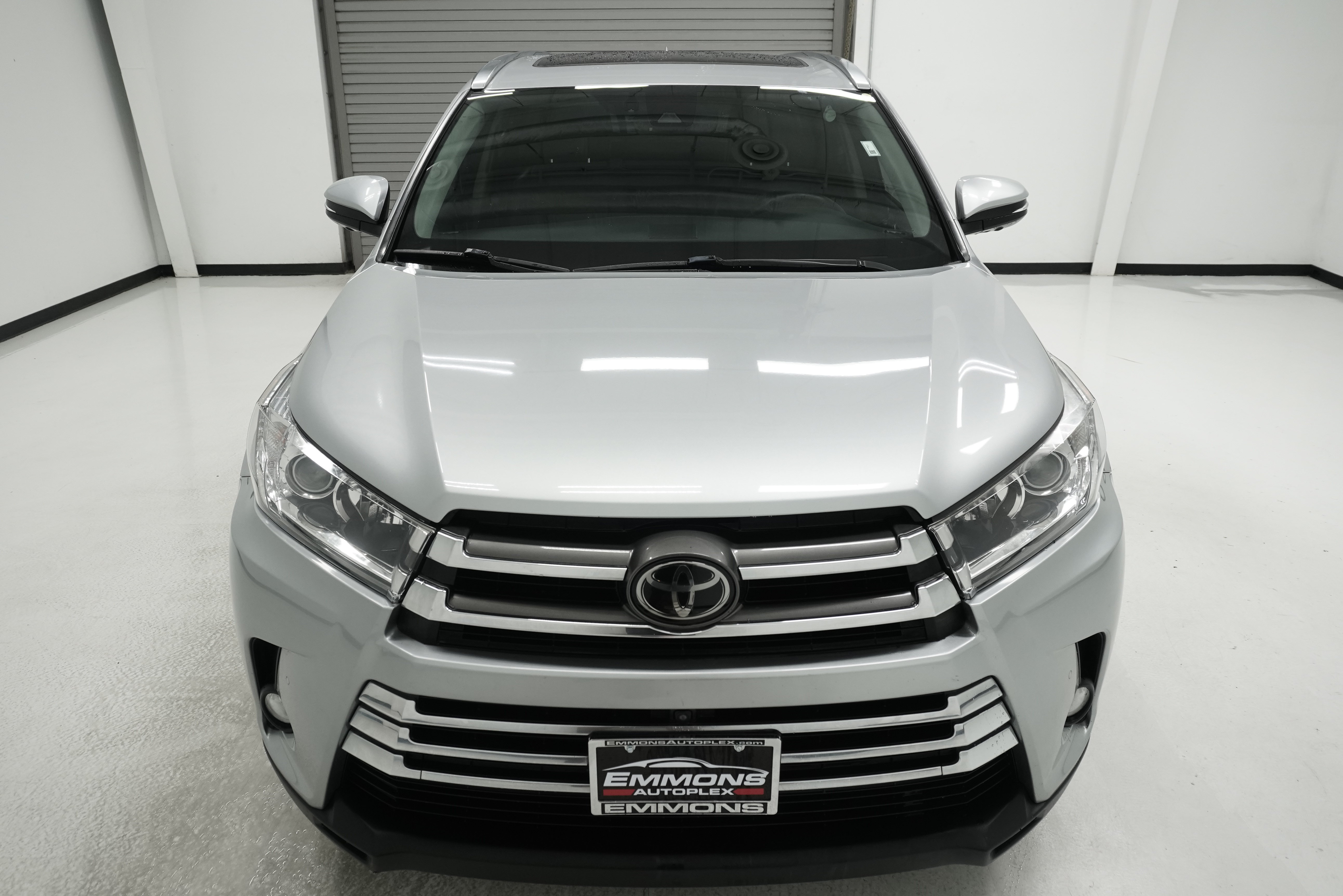 Used 2017 Toyota Highlander Limited Platinum FWD image 2