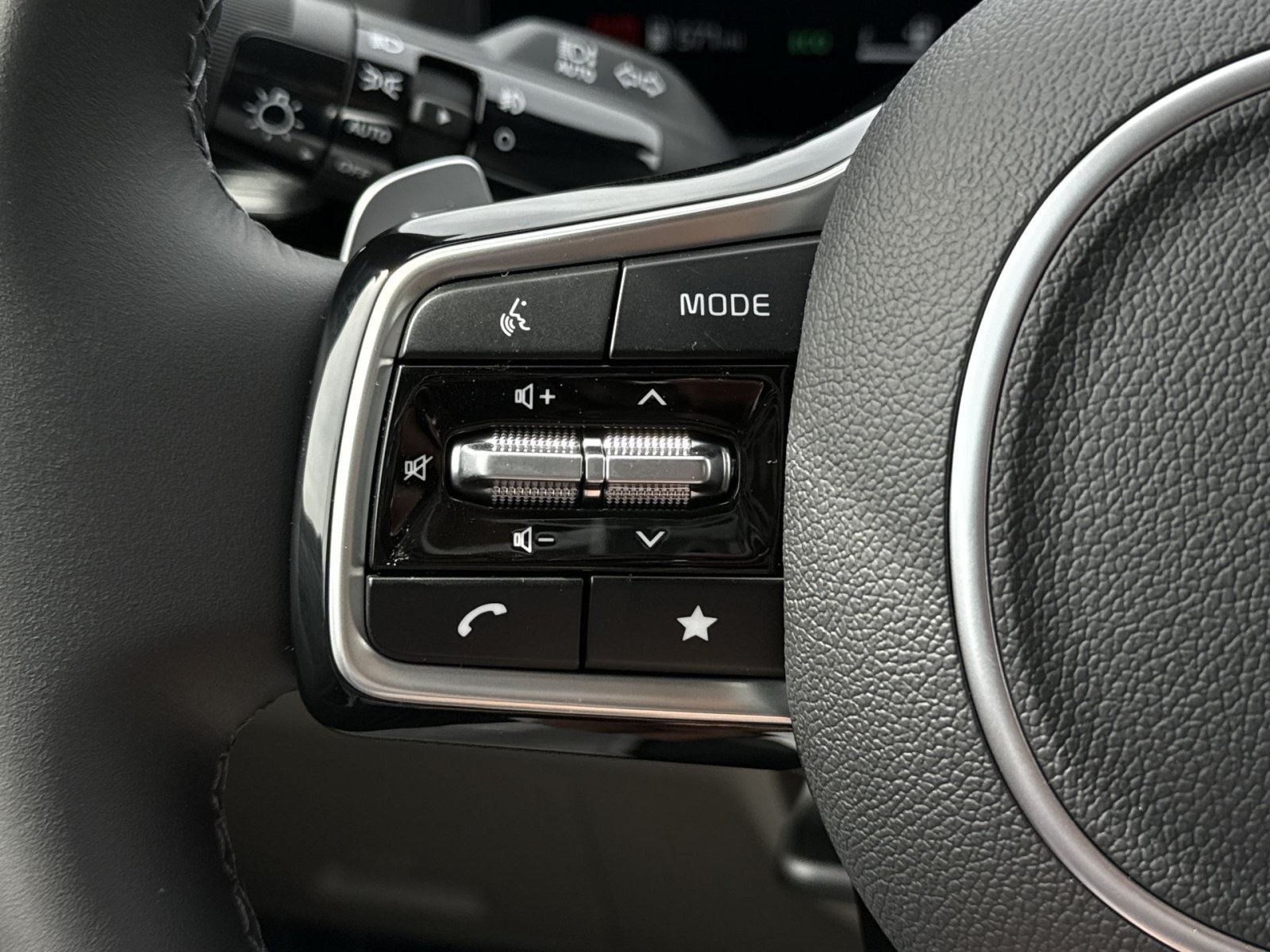 New 2026 Kia Carnival SX FWD image 34