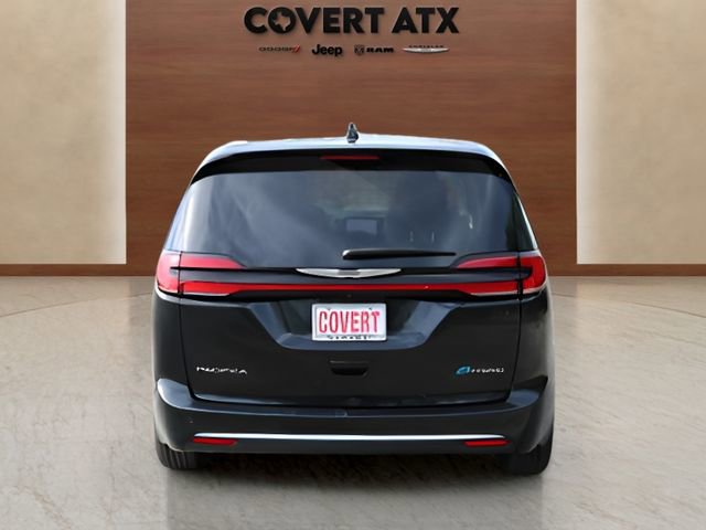 Used 2024 Chrysler Pacifica Select image 4