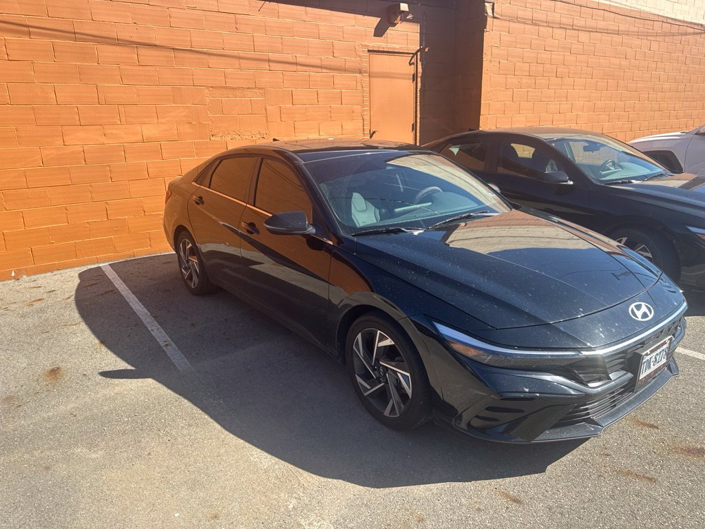 Used 2025 Hyundai Elantra Limited FWD image 3