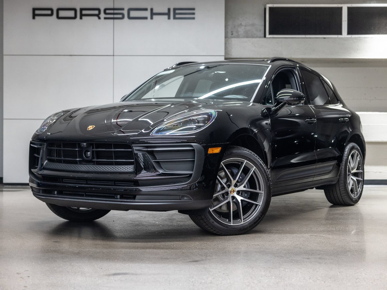 Certified 2026 Porsche Macan AWD/4WD image 1