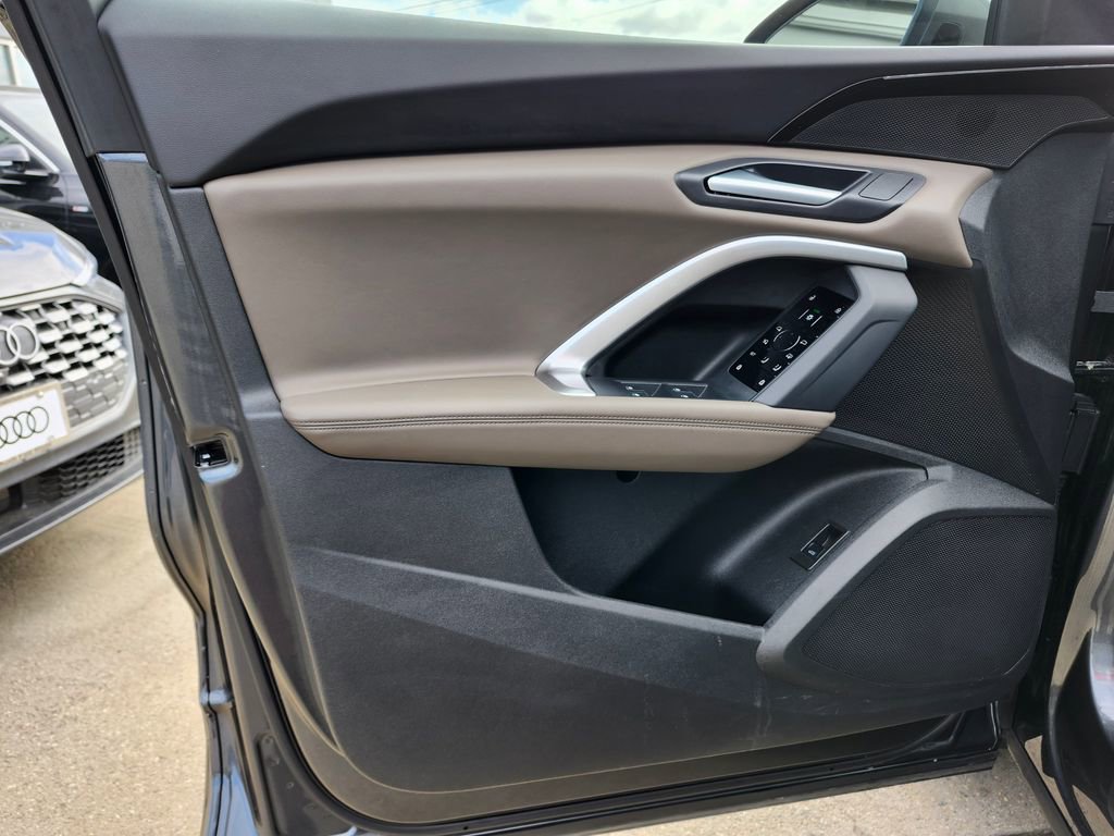 Certified 2025 Audi Q5 Premium w/ Convenience Package image 12