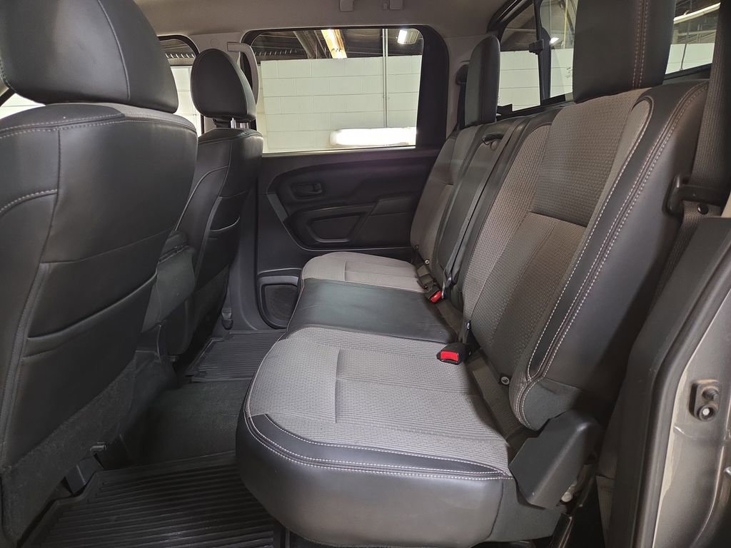 Used 2018 Nissan Titan S image 22