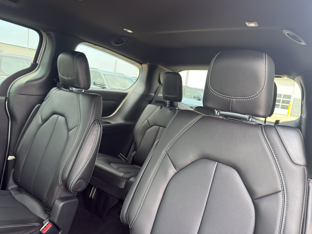 New 2026 Chrysler Pacifica Select FWD image 31
