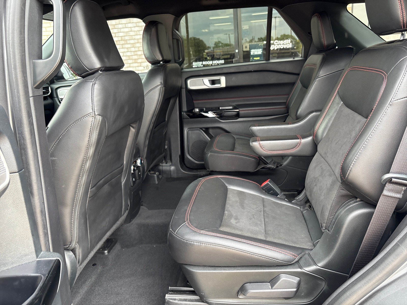 Used 2022 Ford Explorer ST-Line w/ Class IV Trailer Tow Package AWD/4WD image 4