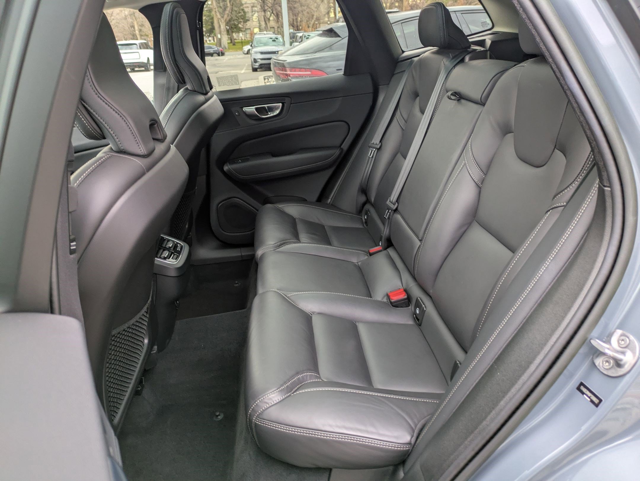 Certified 2023 Volvo XC60 B6 Ultimate w/ Protection Package Premier image 29