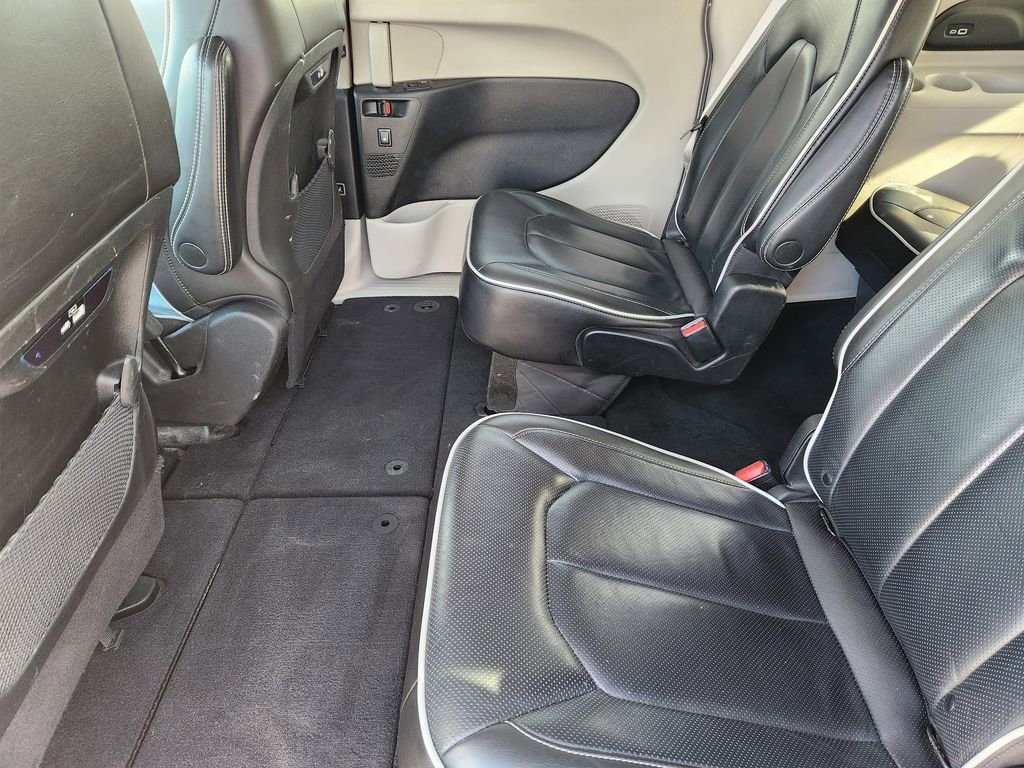 Used 2023 Chrysler Pacifica Limited image 29